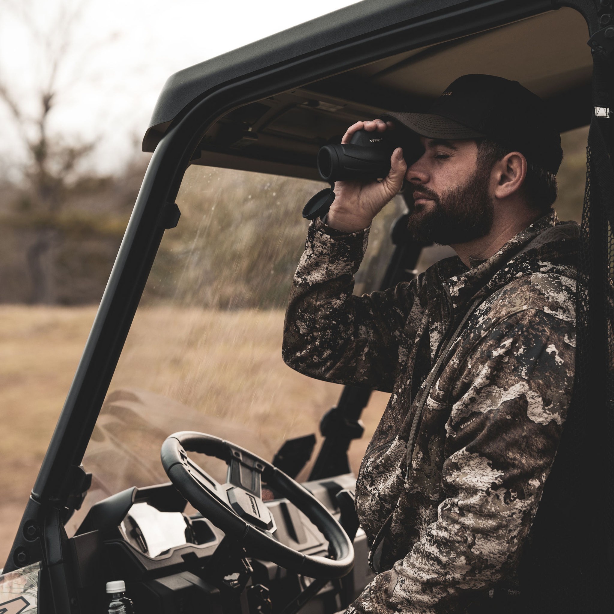 Lifestyle_2_MON8x42 8x42 Monocular - Image 5